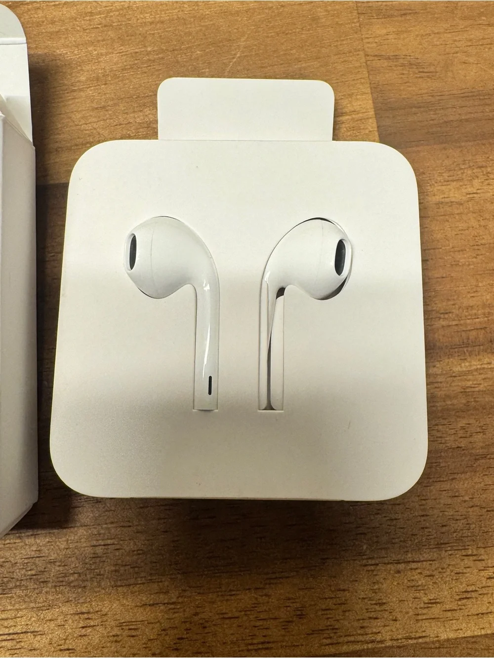 Apple EarPods Lightning Connector in White (Boxed)